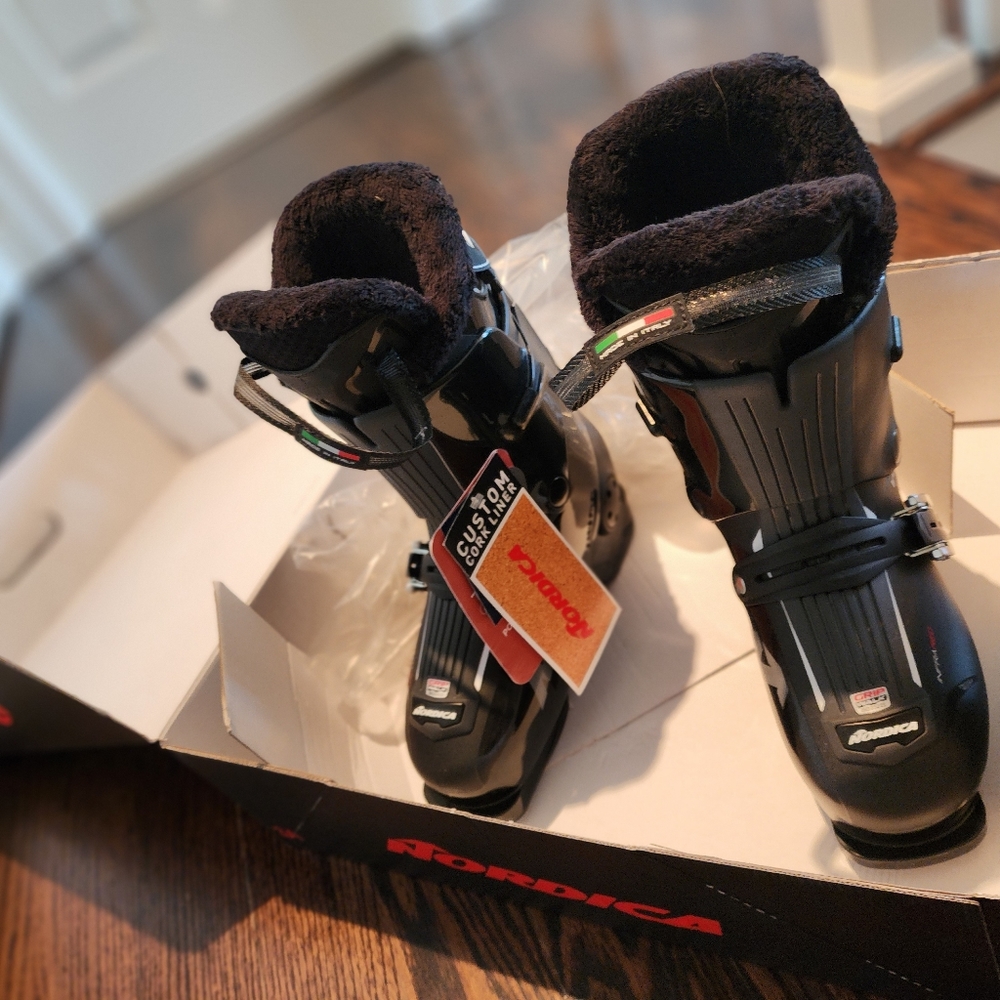BNIB w/tags NORDICA Ski Boots HF Elite Heat Size 23.5